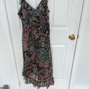 Chic Floral V-Neck Midi Dress